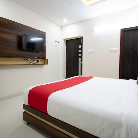 Oyo 46991 Sk7 Service Apartments Vijayawāda Exterior foto