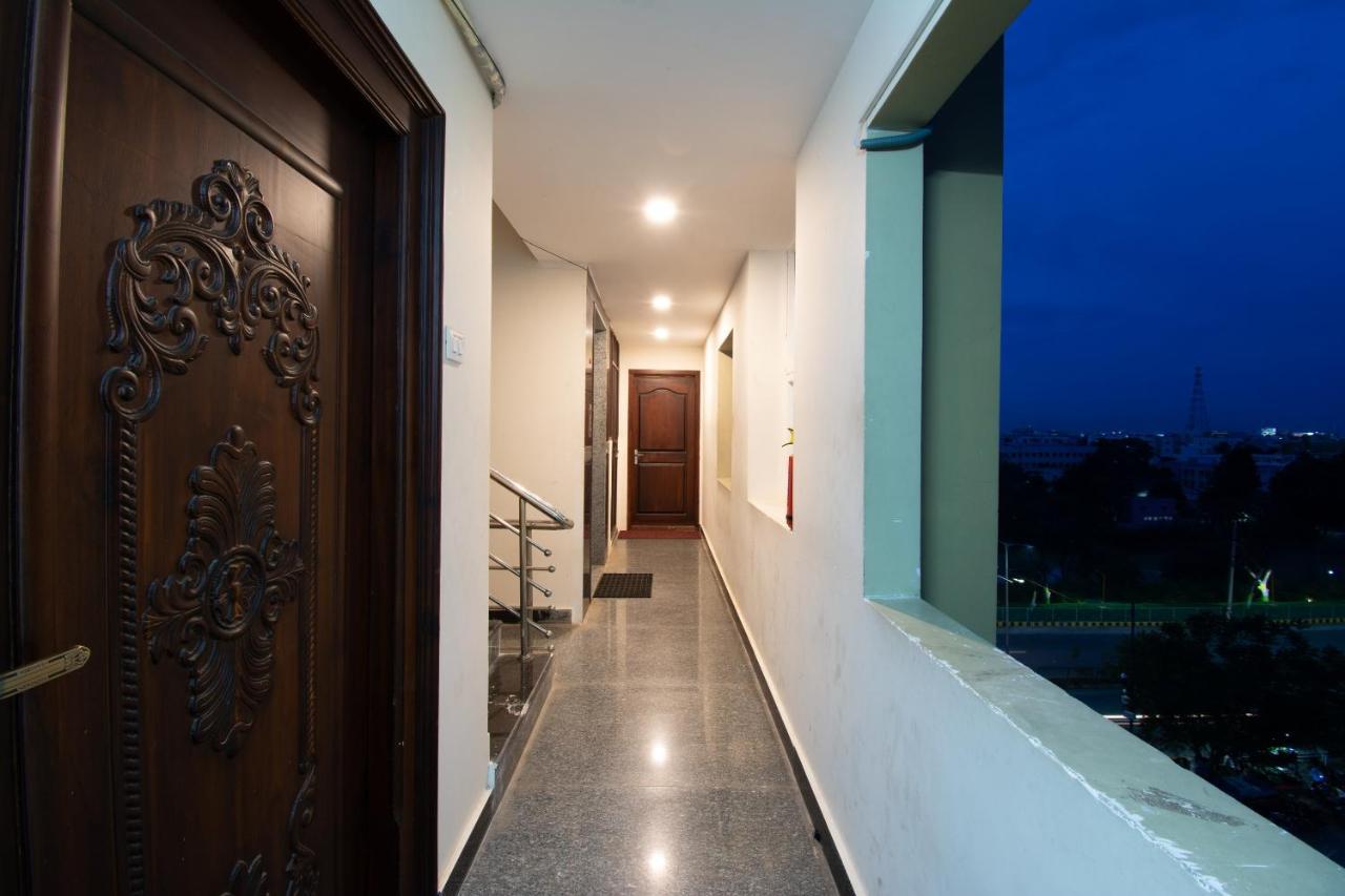 Oyo 46991 Sk7 Service Apartments Vijayawāda Exterior foto