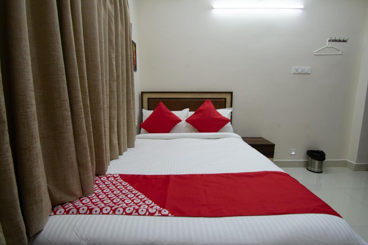 Oyo 46991 Sk7 Service Apartments Vijayawāda Exterior foto