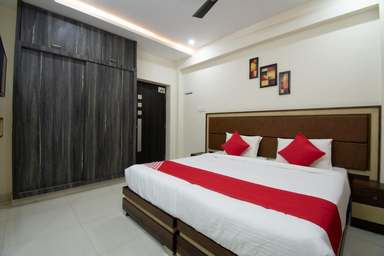 Oyo 46991 Sk7 Service Apartments Vijayawāda Exterior foto
