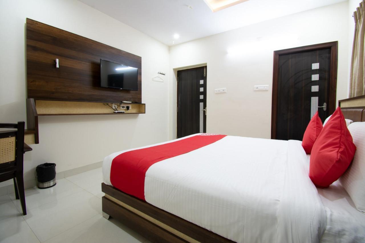 Oyo 46991 Sk7 Service Apartments Vijayawāda Exterior foto