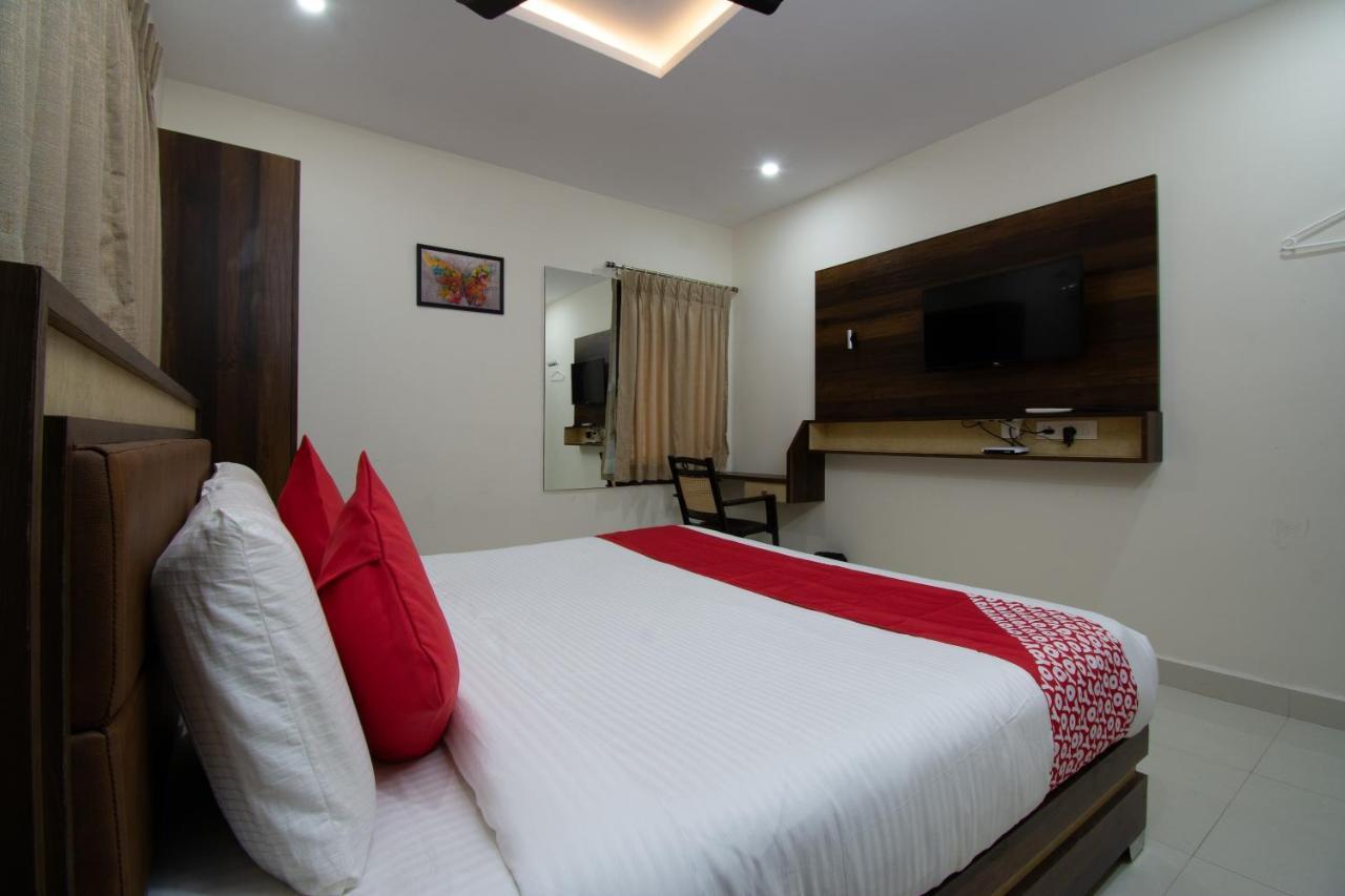 Oyo 46991 Sk7 Service Apartments Vijayawāda Exterior foto